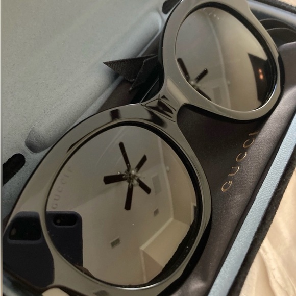 Gucci Black Oversized Sunglasses - Picture 4 of 7